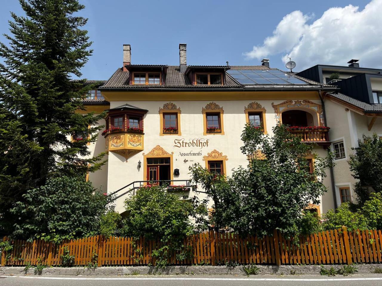 Stroblhof Toblach-도비아코 외부 사진