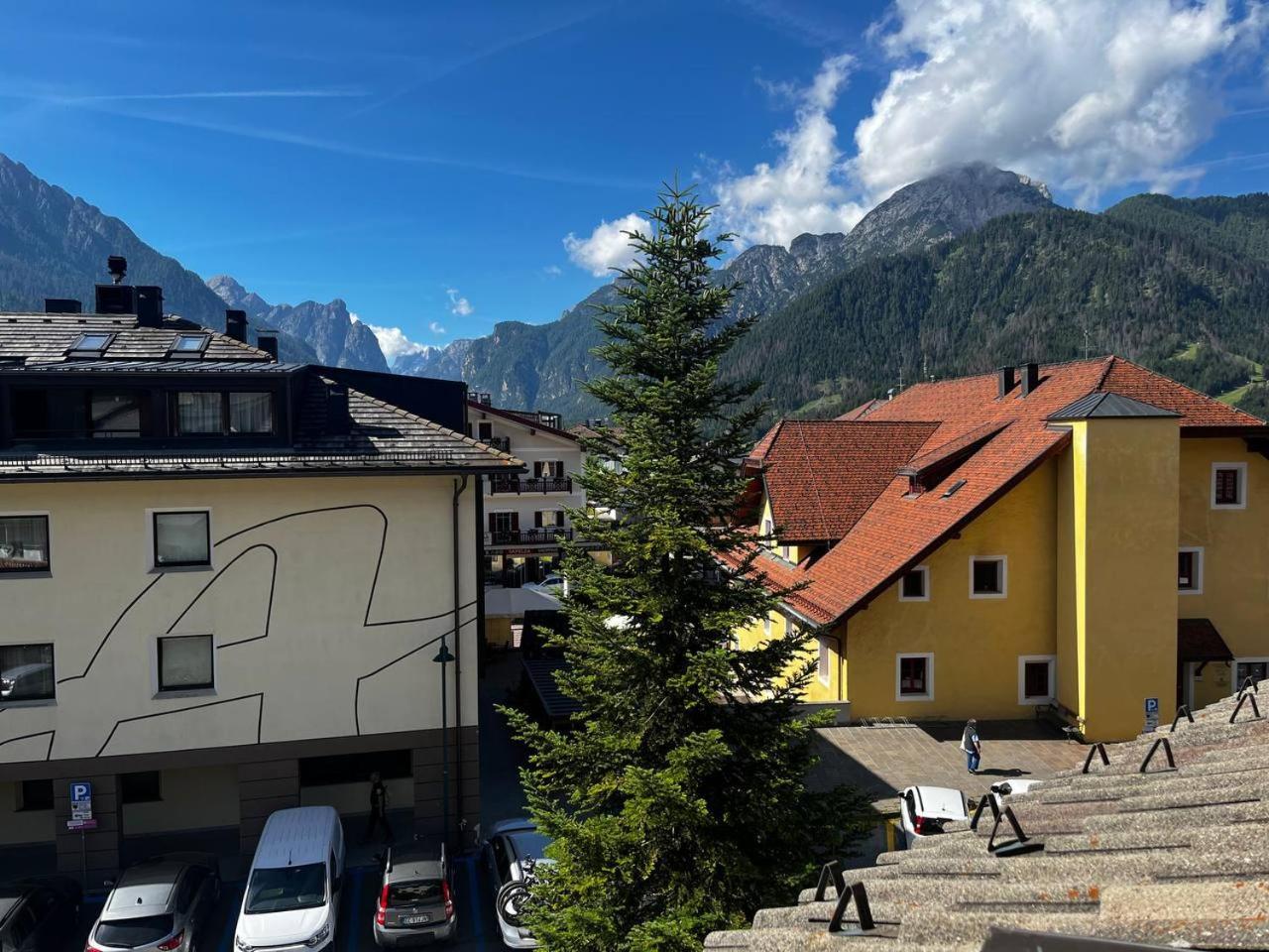 Stroblhof Toblach-도비아코 외부 사진